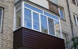 Изготовление пластиковых окон Obshivka-balkona-vinilovym-sajdingom.jpg